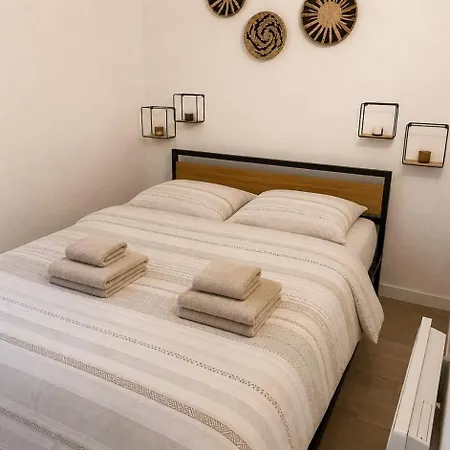 Le Cosy - T4 Avec Terrasse Privee, Face A La Avec Parking Et Wifi Apartment *